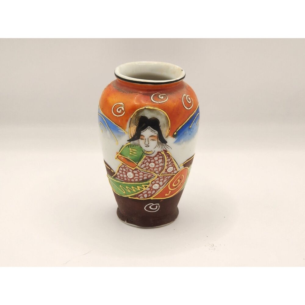 Japan Satsuma Style Mini Bud Vase Geisha Figural Orange Brown Gold Gilt 3.5 in